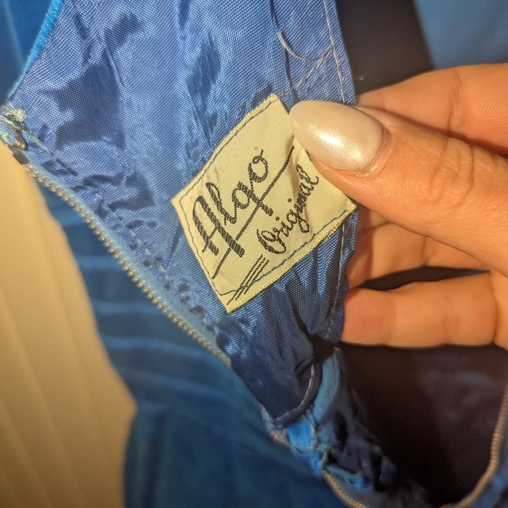 1960s Vintage Blue Velvet Cap Sleeve Mini Dress Cocktail Dress by Algo Original - Picture 3 of 6